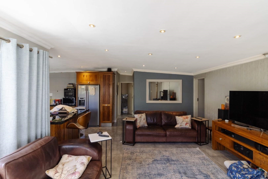 4 Bedroom Property for Sale in Sandbaai Western Cape